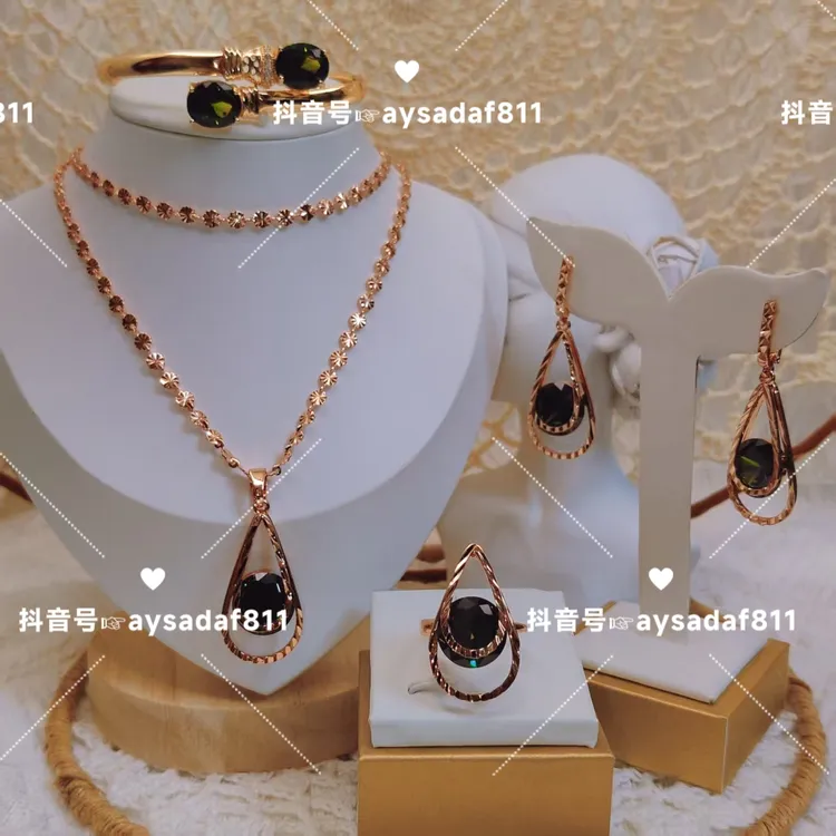 铁合金锆石手链 时尚百搭设计师绿色锆石红金款项链耳环戒指手镯