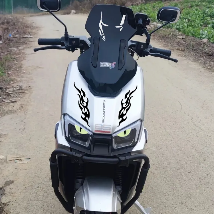 适用台铃火眼机甲3封神电动车头火焰眉毛毒液风挡改装饰眼睛贴纸