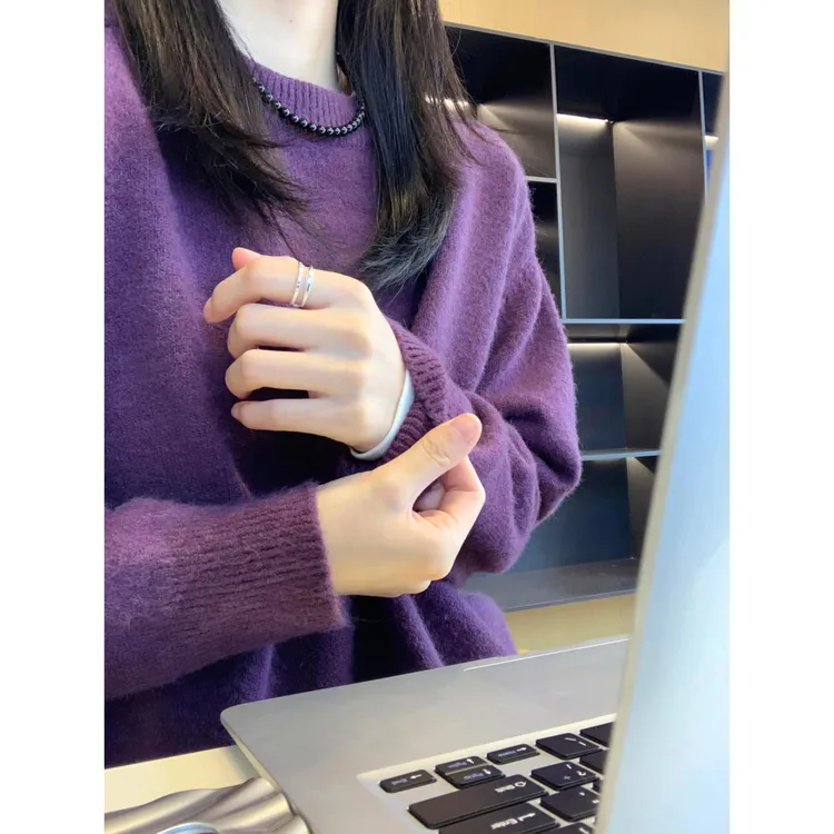 显白葡萄紫~简约通勤圆领针织衫毛衣女2025冬季新品内搭针织上衣