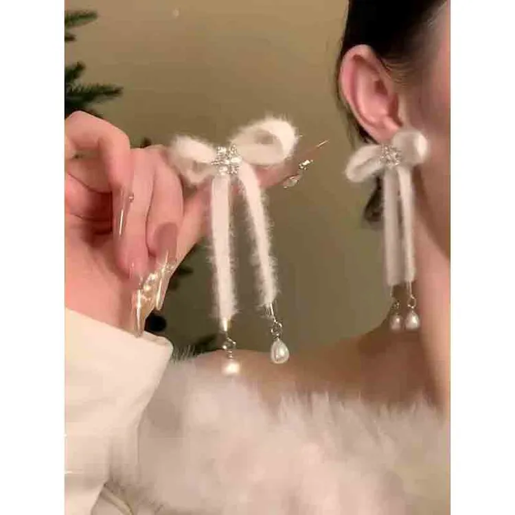 合金耳饰 雪花蝴蝶结毛绒温柔气质耳环轻奢高级感独特秋冬新款