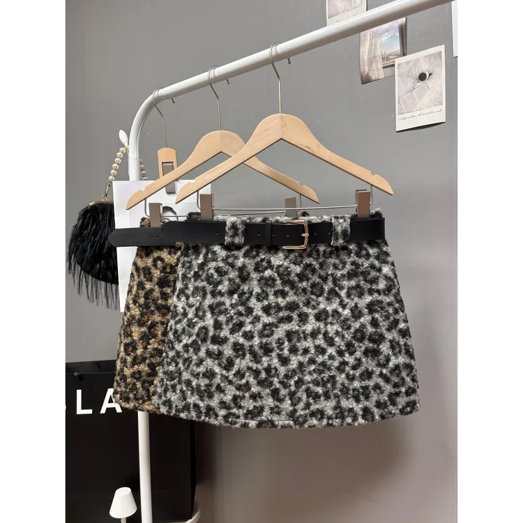 实拍 秋冬新款2025甜辣时尚豹纹圈圈毛半身裙韩版显瘦洋气a字短裙