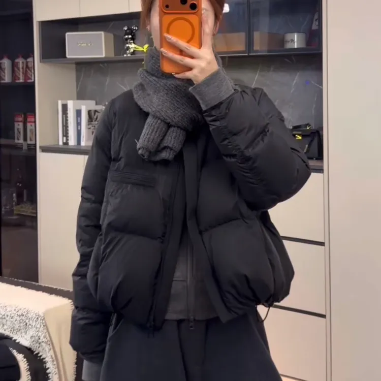 今年流行设计感白鸭绒羽绒服女装2025冬季韩系流行时尚洋气上衣