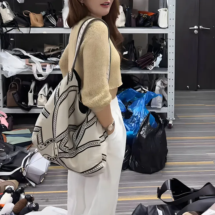 YUSHA/高档白色涂鸦印花托特包-市场4.29