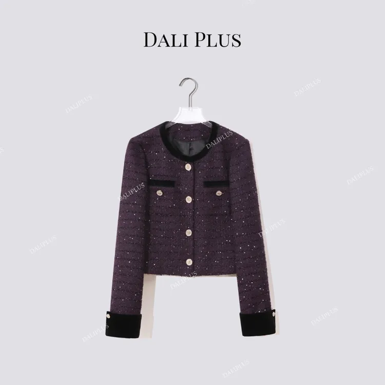DALI PLUS“暗夜紫小香”巨显白拼丝绒轻奢单排扣香风外套-D5CH4976