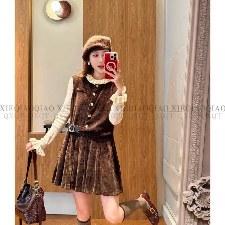 谢荞荞「曼德拾野」400G银丝雪尼尔下摆百褶收腰显瘦圆领背心连衣裙