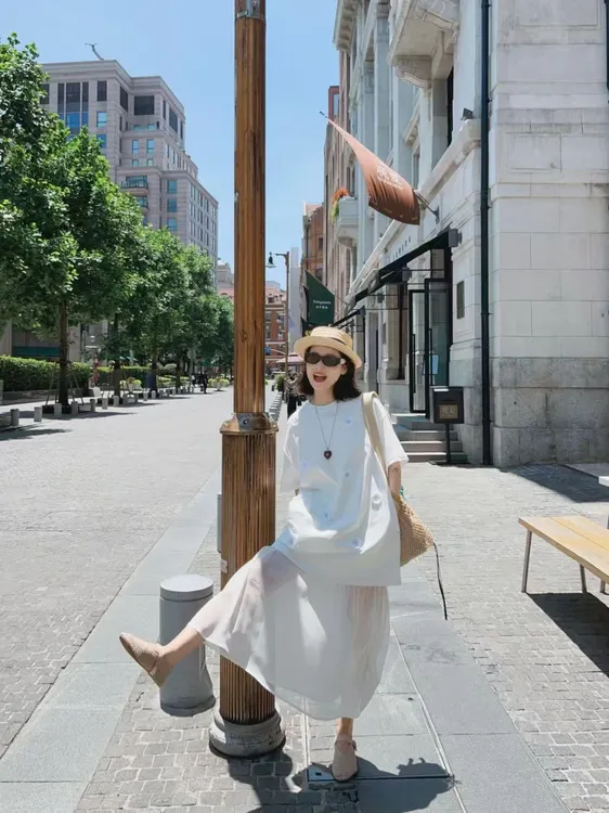 2025夏季新款韩系简约白色短袖T袖气质百搭慵懒度假风半身裙套装