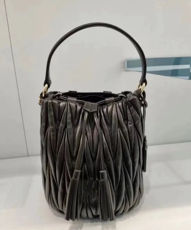 YUSHA/高档小号黑色小M褶皱抽绳小水桶包-7795