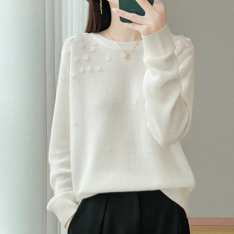 初秋薄款温柔圆领针织上衣纯羊毛衫白色优雅打底衫刺绣长袖针织衫