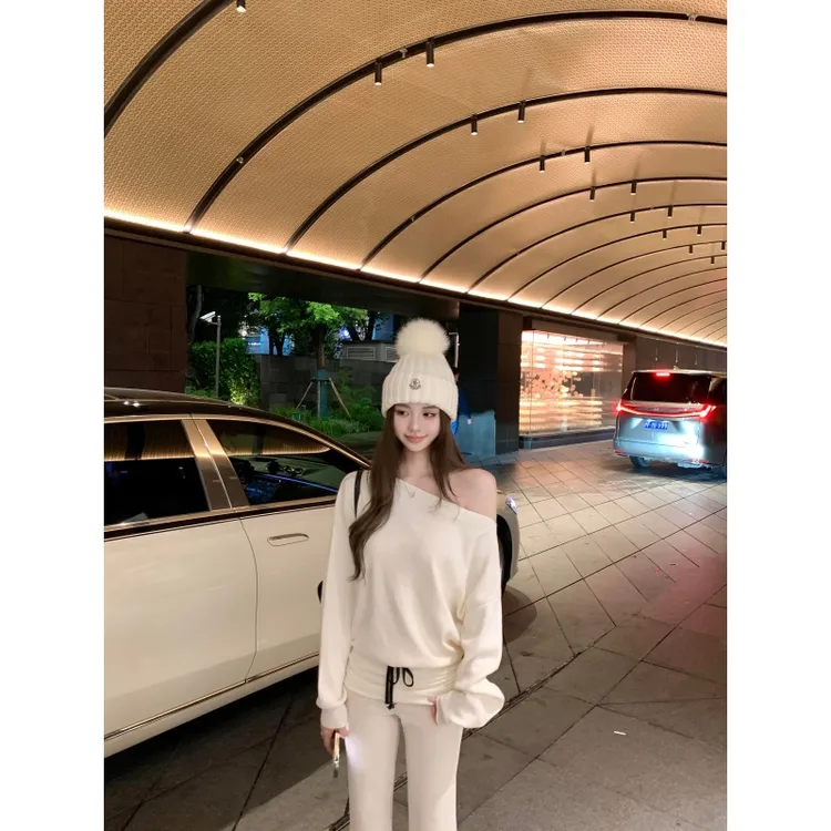 白色一字肩辣妹长袖套头卫衣女秋季简约套装抽绳休闲阔腿裤两件套