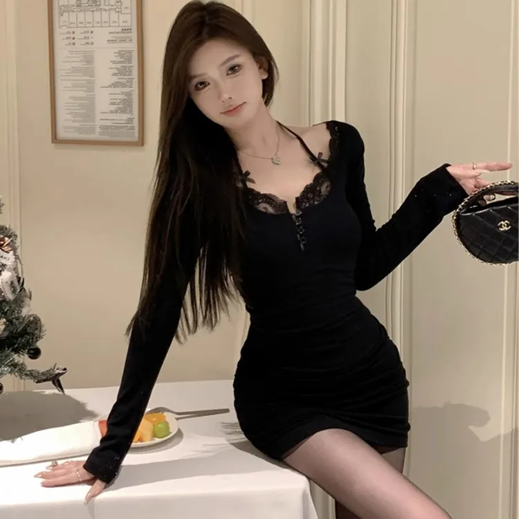 莲叶纯欲蕾丝花边挂脖长袖连衣裙女秋季收腰紧身包臀短裙辣妹修身