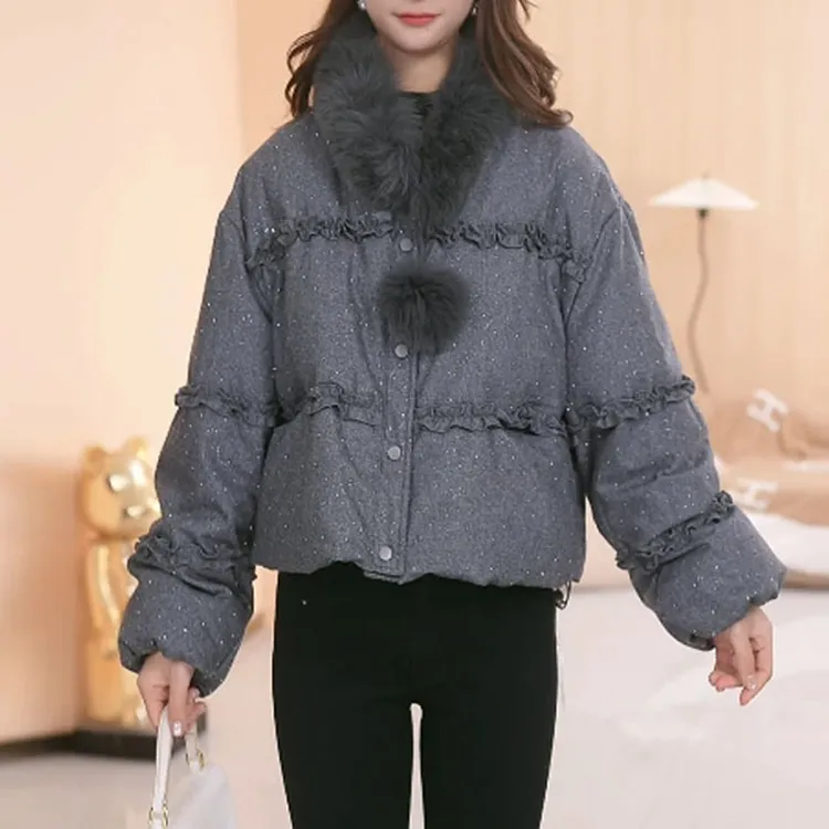 时尚休闲风毛球装饰棉服女2026秋冬毛领泡泡袖闪粉设计轻甜穿搭