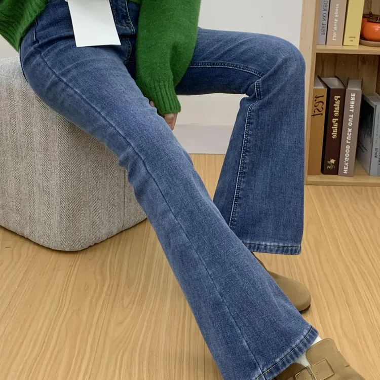 复古蓝加绒加厚微喇叭牛仔裤女秋冬新款高腰弹力显瘦小个子马蹄裤