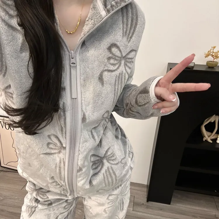 韩版高级感珊瑚绒蝴蝶结立领睡衣女秋冬款休闲大码家居服套装外穿