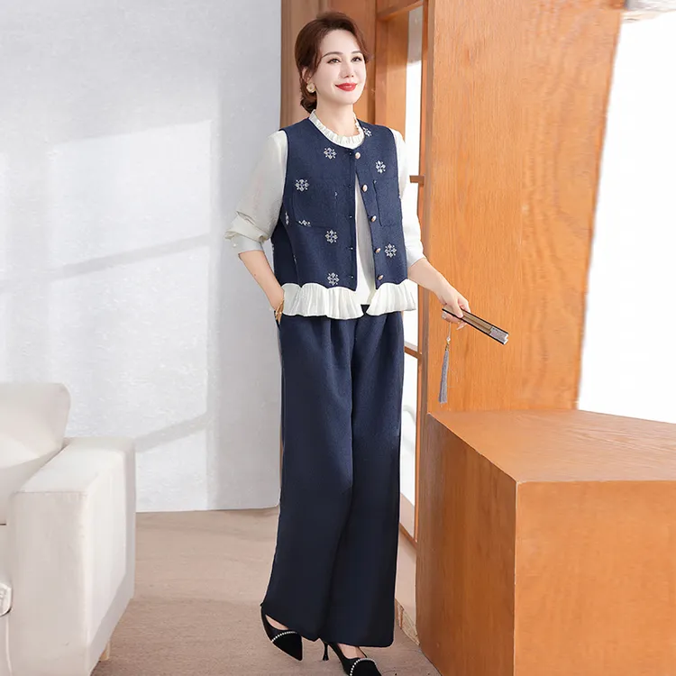 新款妈妈装春秋休闲小香风套装中年女秋季时尚马甲上衣洋气三件套