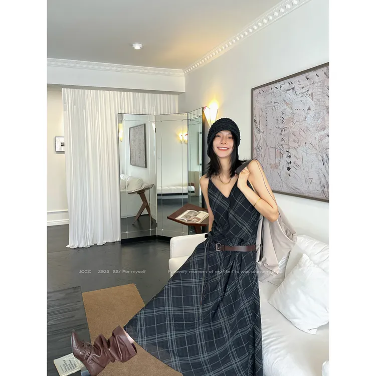 JCCC影子【暗格叙事】黑色复古格纹V领吊带连衣裙JE5BZL12