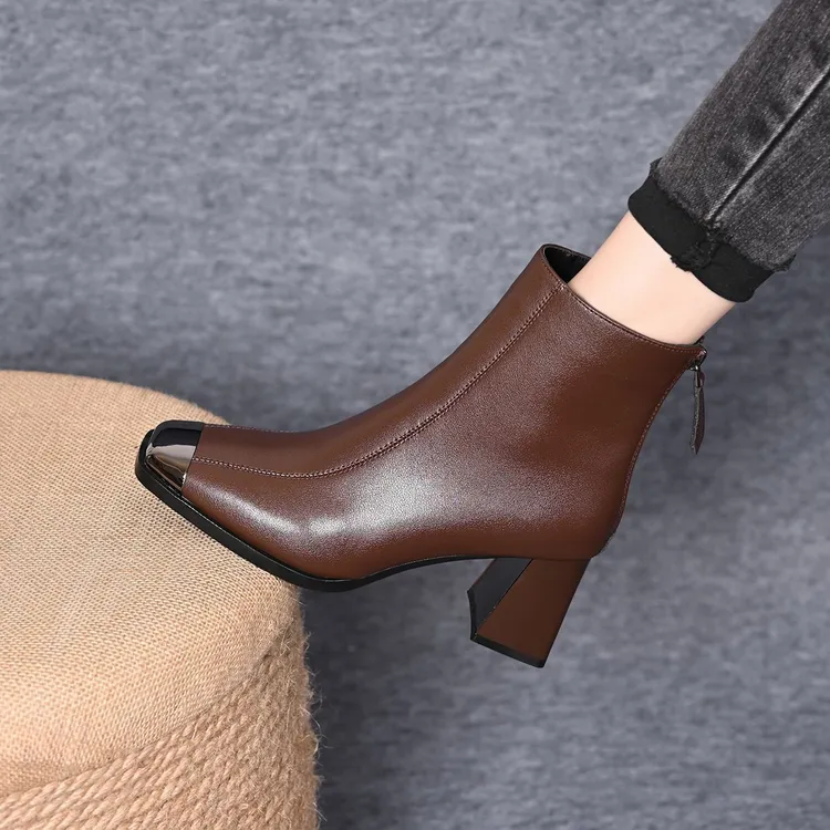 短靴高跟尖头女粗跟时装靴秋冬冬复古方头女靴时尚英伦方头粗跟