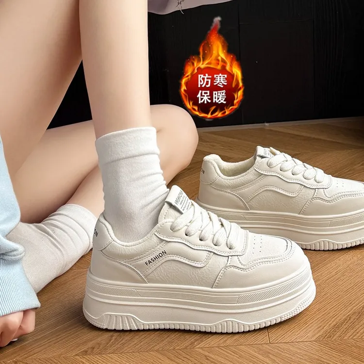 2025新款圆头防滑减震小白鞋秋冬季休闲板鞋真皮松糕厚底加绒女鞋