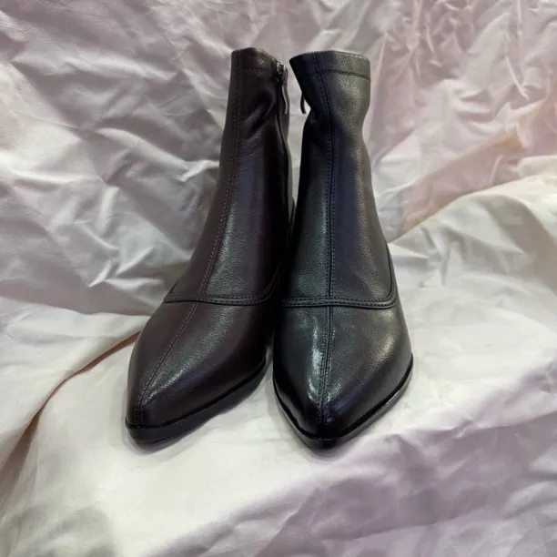 女士低根加绒真皮鞋