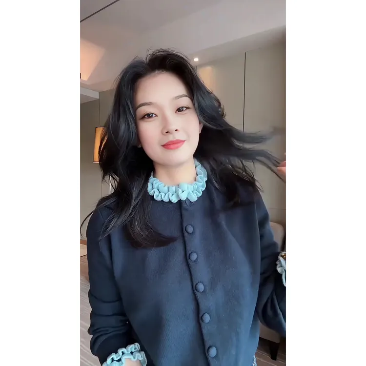 针织衫开衫女设计感木耳边拼接短款2025秋季新款上衣气质显瘦
