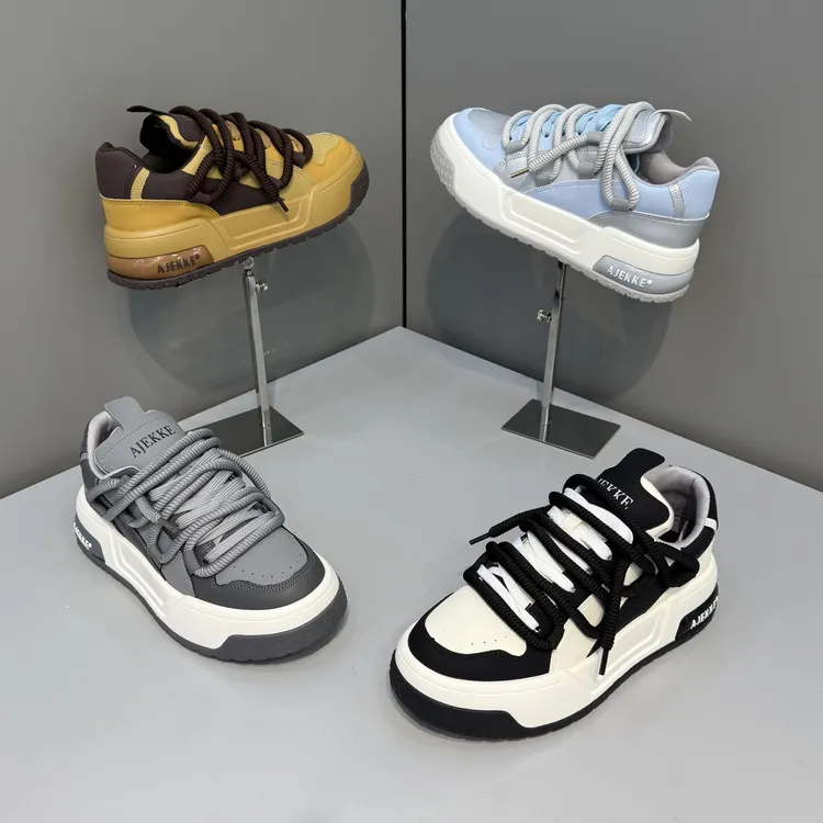 2025秋季新款男士厚底轻奢舒适网红小板鞋时尚平跟百搭潮流男鞋子