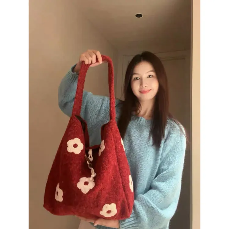 韩版毛绒花朵刺绣托特包女新款甜美小众单肩包大容量毛绒包包