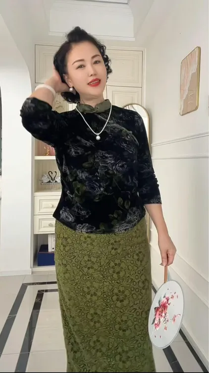 【兰姐推荐】雅·复古蕾丝花边绿色中腰百搭后开叉直筒裙