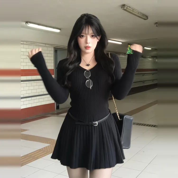 韩系黑色V领针织长袖连衣裙女秋冬修身收腰显瘦内搭打底百褶短裙