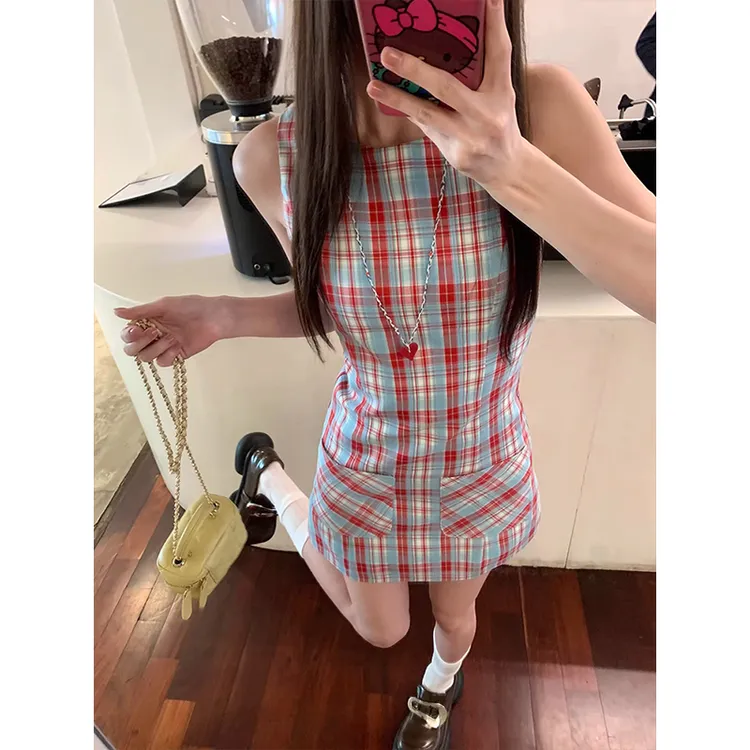 纯欲风独特设计感气质背心连衣裙女夏季新款修身显瘦无袖格纹裙子