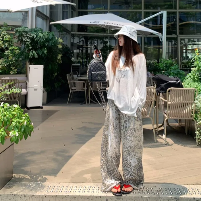 设计感钩花镂空圆领长袖T恤女早秋印花防晒上衣豹纹阔腿裤两件套