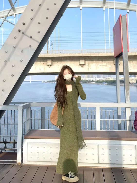 【森屿苔痕】秋冬新款绿色配围巾毛衣针织裙修身气质内搭毛衣裙百搭