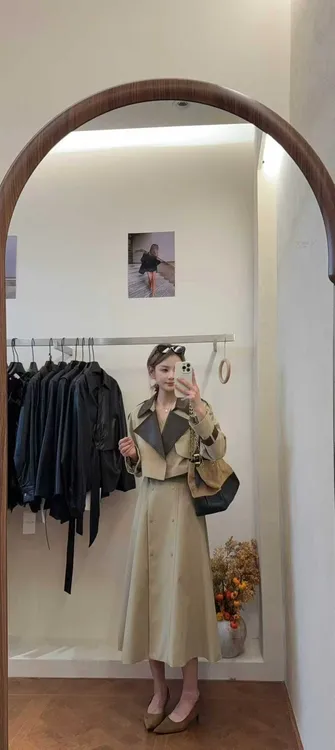 林姿Lings秋季风衣女高级感两件套背心裙+短外套