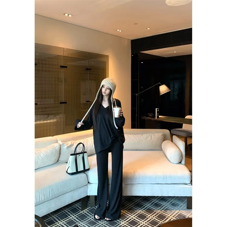 慵懒松弛感宽松V领上衣显瘦气质微喇叭长裤T恤休闲套装