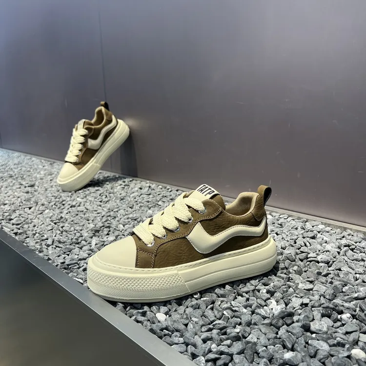 潮牌秋季新款时尚休闲韩版系带厚底软底轻便百搭透气男士运动板鞋