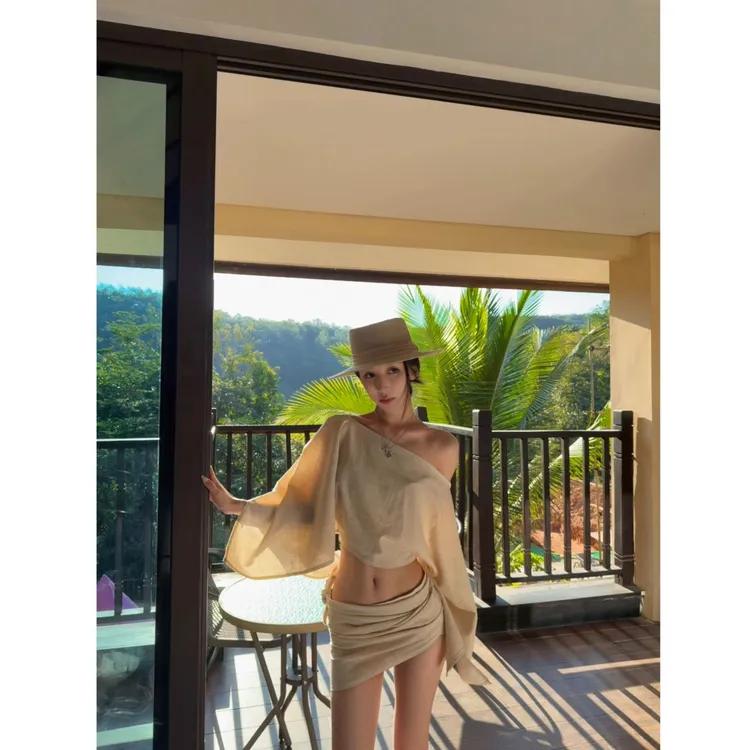 春季新款法式小众高级感斜领御姐气质上衣配显瘦半身裙度假风穿搭