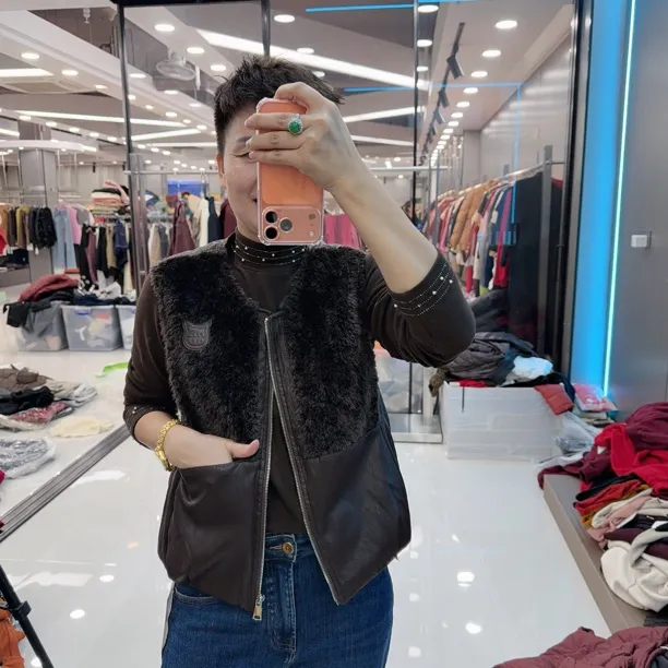 时尚皮毛拼接加棉设计感百搭马甲3858品