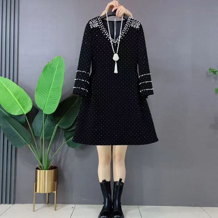欧货胖妹妹新款韩版时尚气质减龄显瘦钉珠满钻重工宽松遮肉连衣裙