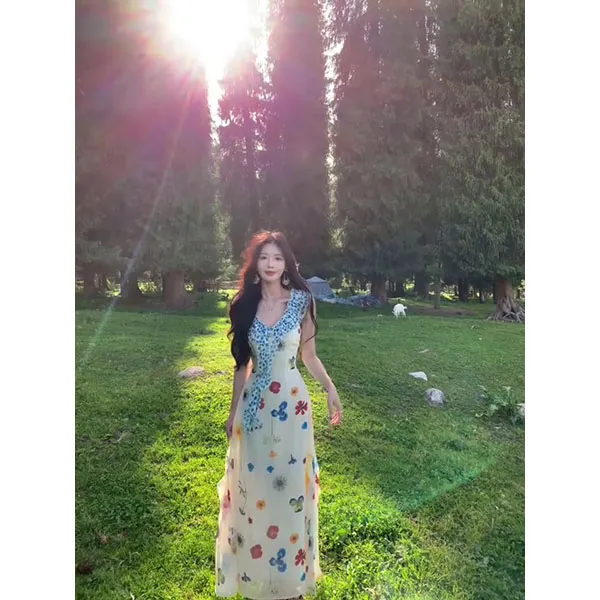 2025巨好看的裙子法式白色撞色荷叶边植物印花无袖连衣裙女高级感