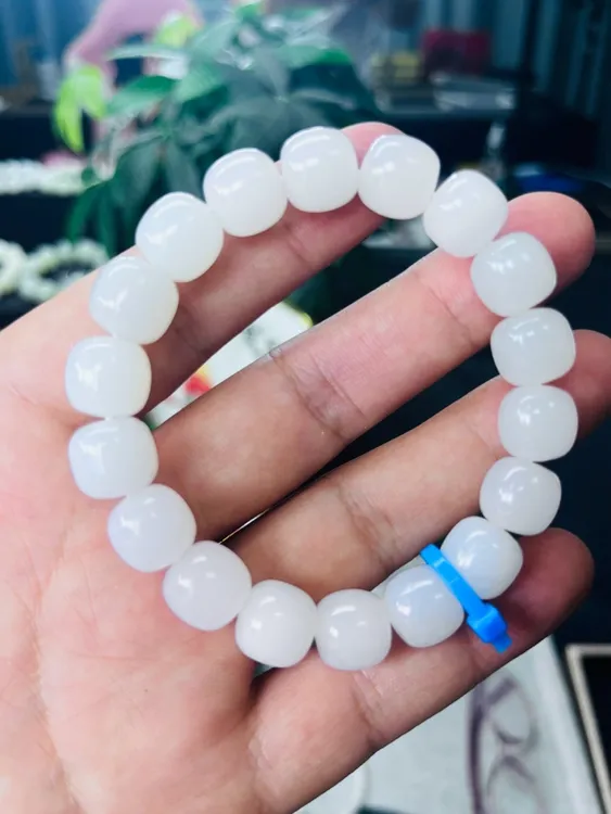 （好玉珠宝）于阗微瑕带点墨高品白玉老型卡10mm珠手串适合情侣佩戴
