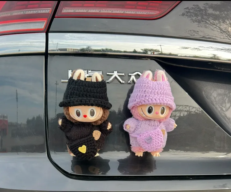 创意汽车尾部挂件车载电动车车外装饰品公仔玩偶毛衣款
