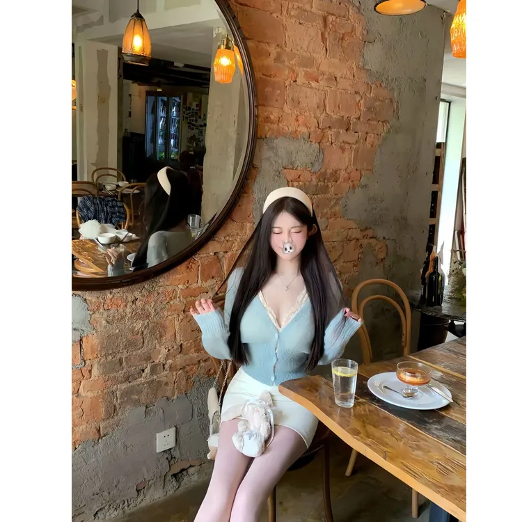 淡人天菜 秋季新款纯欲千金清冷感贵系上衣气质长袖辣妹短款时尚