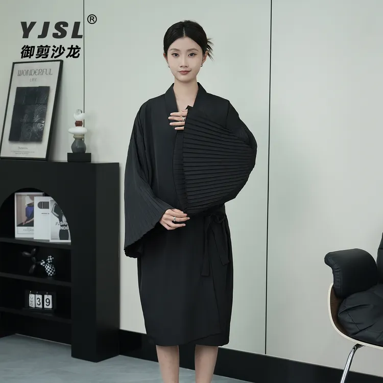 王理发客袍高档理发店剪发和服发廊专用染发美发客袍美容客服logo