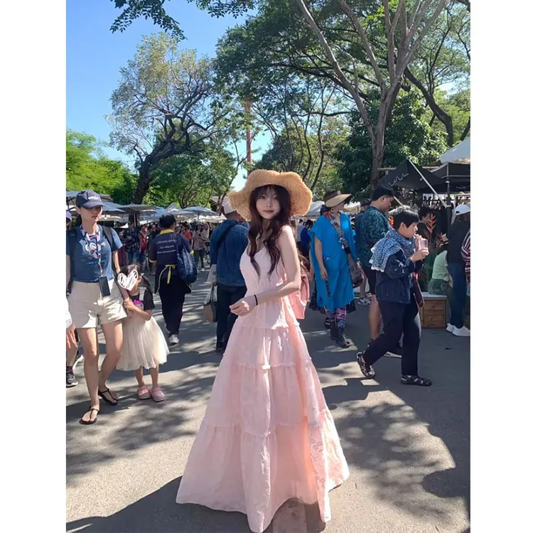 2025春季高级感纯欲法式吊带连衣裙女性感收腰气质粉色海边度假裙