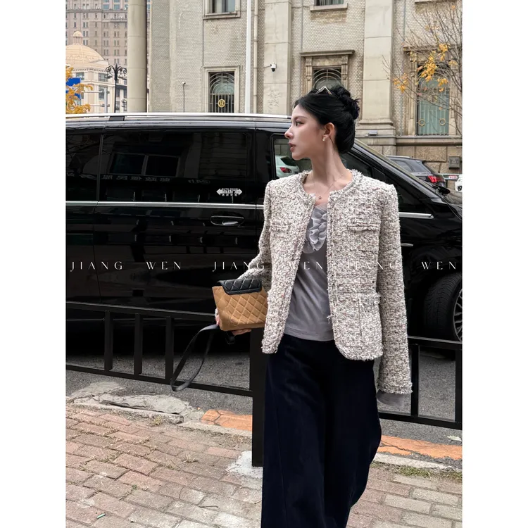 【紫金秀场】姜雯“绵羊毛”重工定制小香风焕彩花呢外套