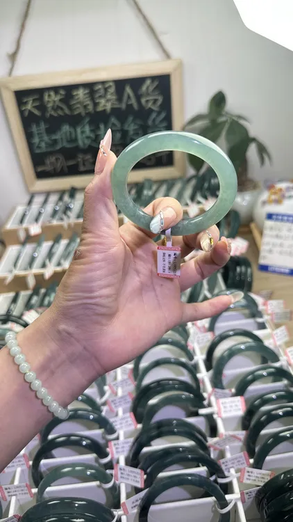 小胖圆50.0纯天然翡翠手镯A货