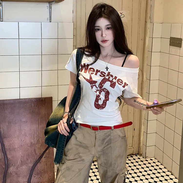 美式白色辣妹字母印花短款斜肩短袖T恤女2025新款夏季纯欲风上衣