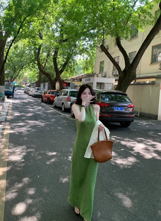 法式复古连衣裙2025夏季新款圆领绿色无袖气质背心裙收腰显瘦长裙