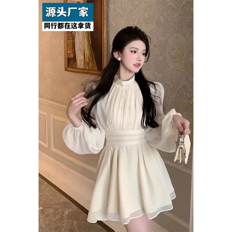 梵乐芬温柔风收腰a字短裙法式连衣裙2025春季新款雪纺泡泡袖气质