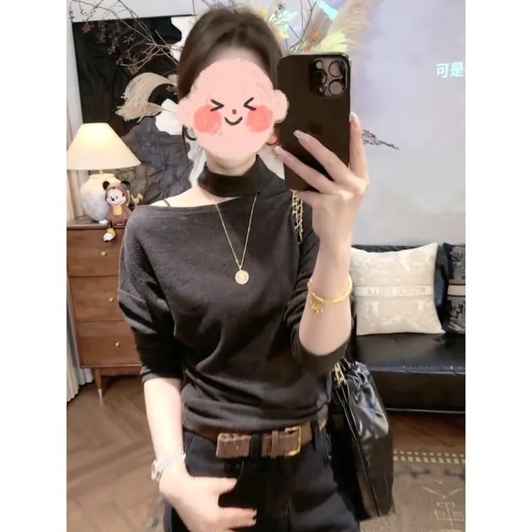 东大门设计感挂脖露肩长袖打底衫女2025秋冬新款时尚磨毛保暖T恤