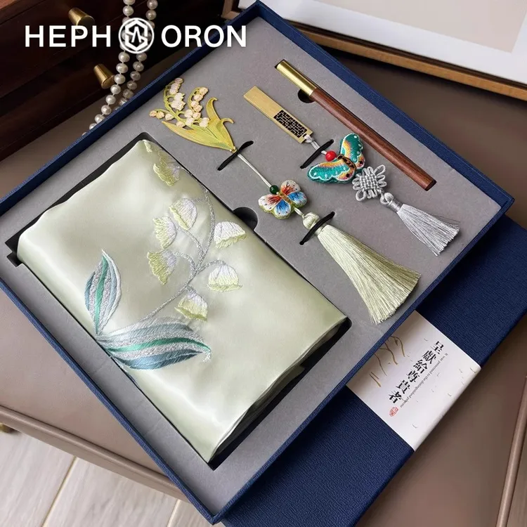 HEPHSORON苏绣真丝丝巾女送妈妈浅绿刺绣桑蚕丝真丝围巾套装礼盒