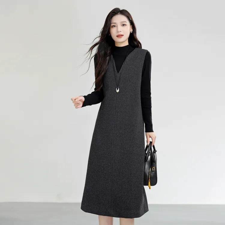 无袖连衣裙女显瘦直筒裙气质轻奢高级感内搭配大衣的裙子秋冬新款